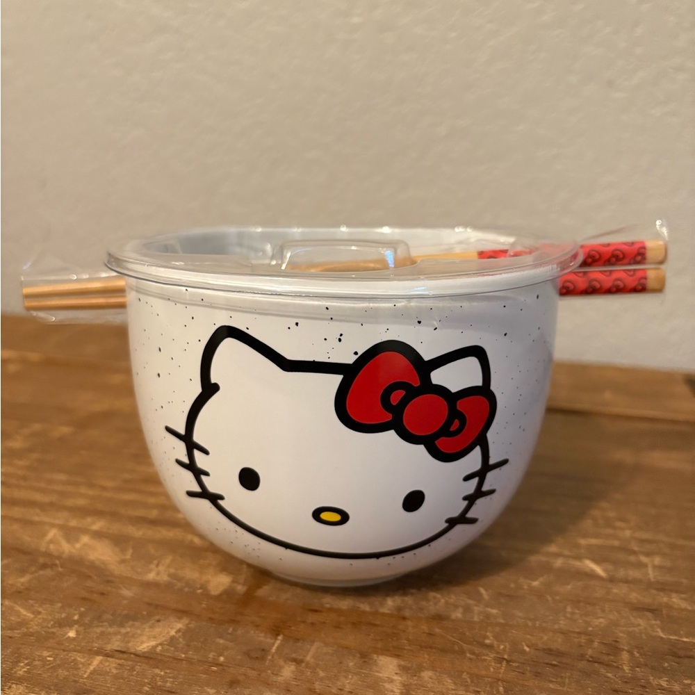 SOLD 😊New Sanrio Hello Kitty Noodle Bowl with Chopsticks
